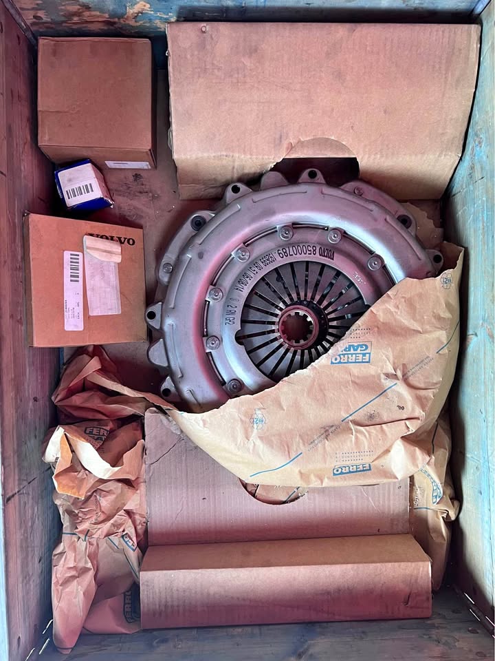 Volvo Commercial Clutch Kit - Private Seller Volvo Commercial Clutch Kit - Private Seller