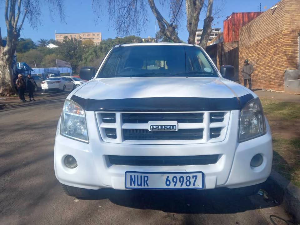 2012 Isuzu KB250 DTeq Diesel, Double cab Canopy, Manual, White