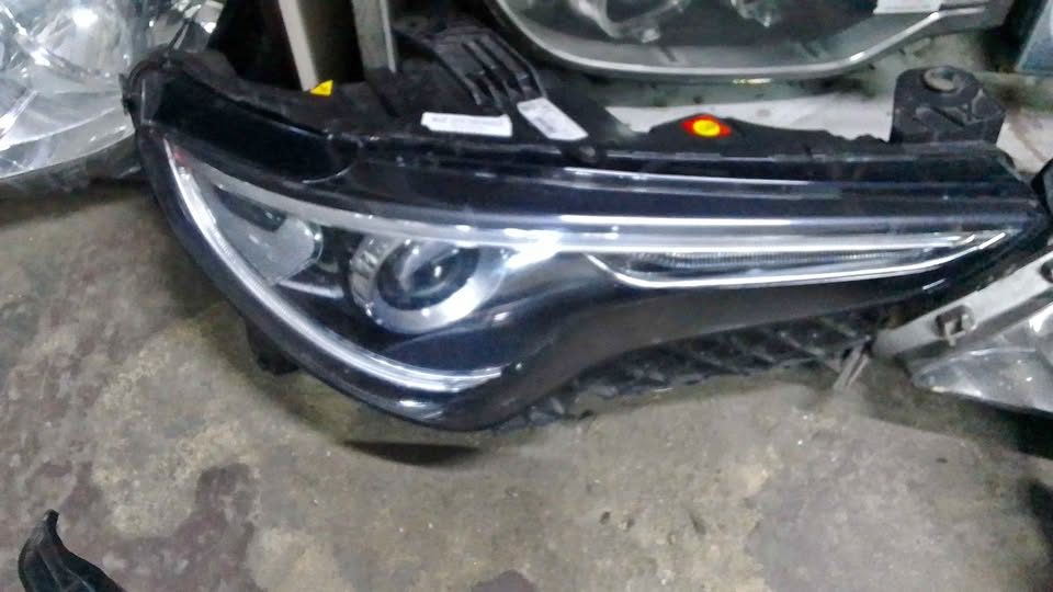 Alfa Romeo giulia headlight - Private Seller Alfa Romeo giulia headlight - Private Seller