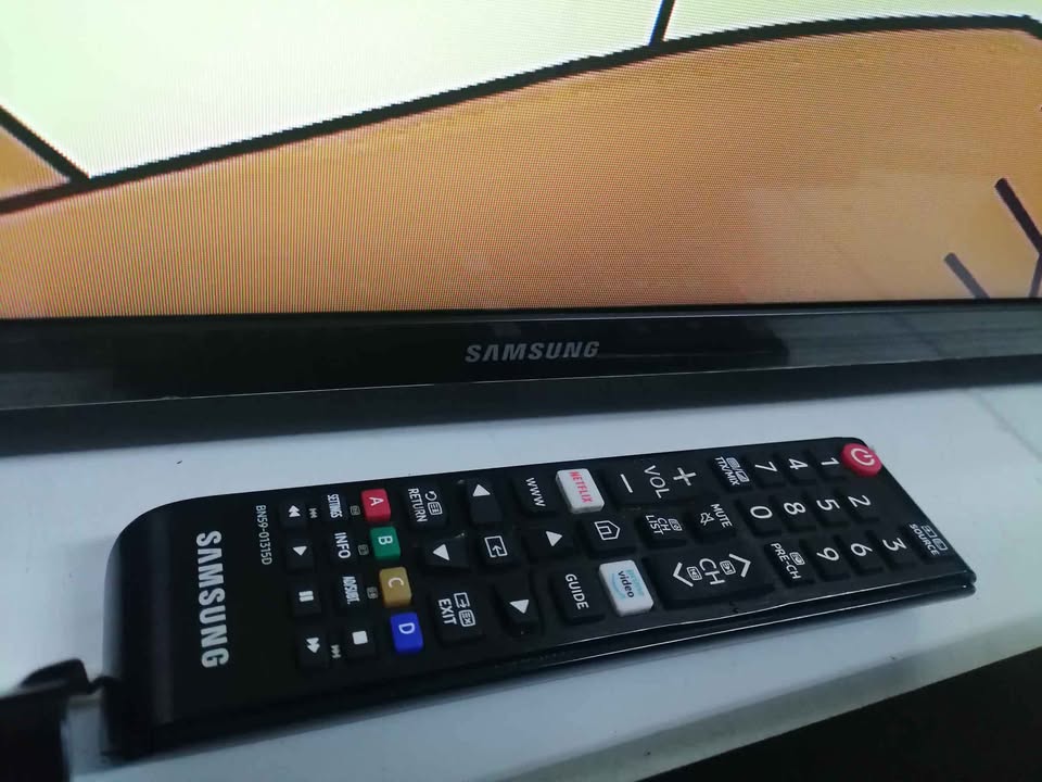 SAMSUNG 43" SMART TV