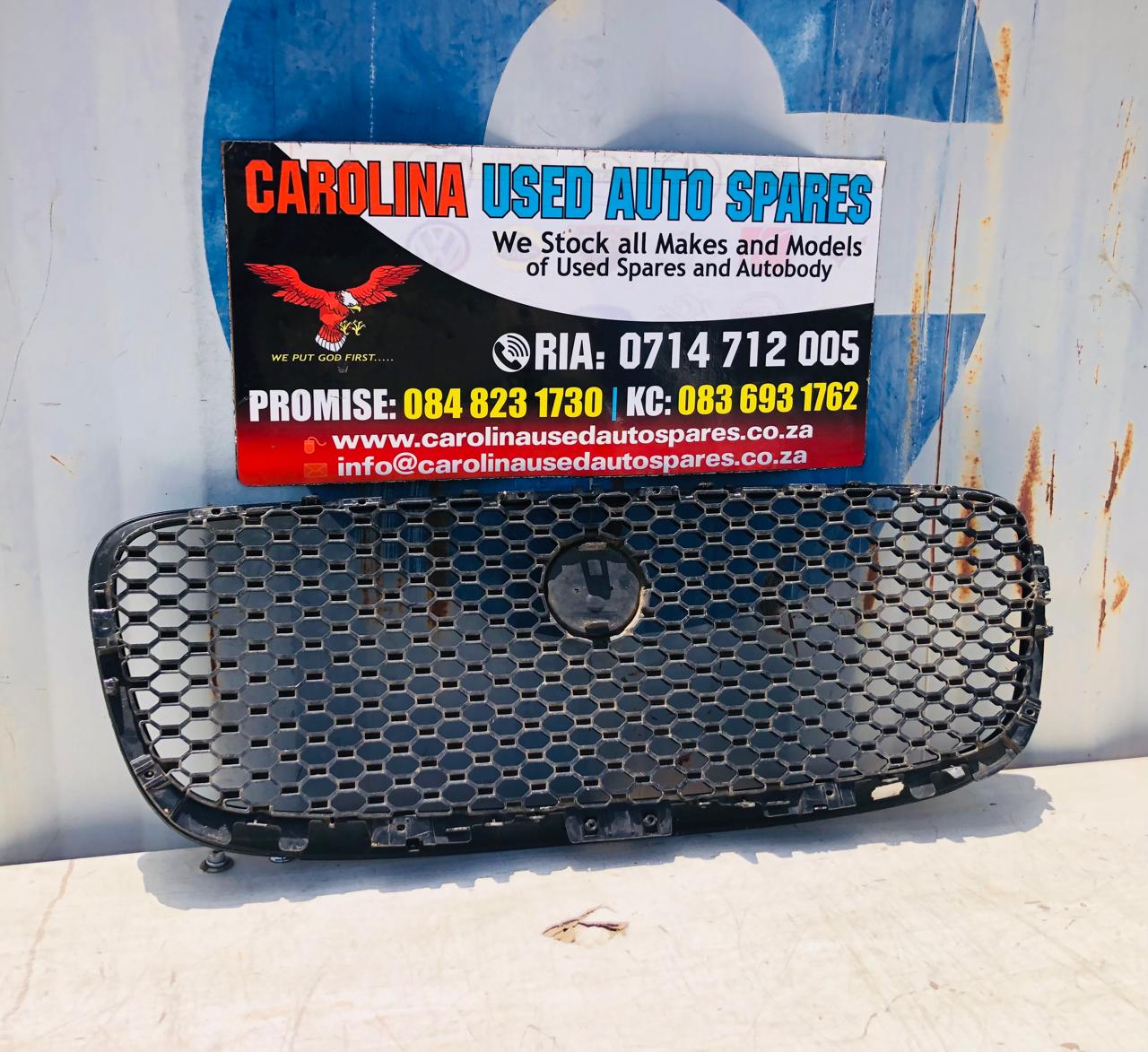Jaguar F-pace X761 black front bumper grill (no badge) - Private Seller