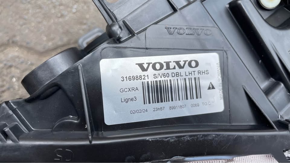 Volvo S60/V60 Xenon headlight 2017 - Private Seller Volvo S60/V60 Xenon headlight 2017 - Private Seller