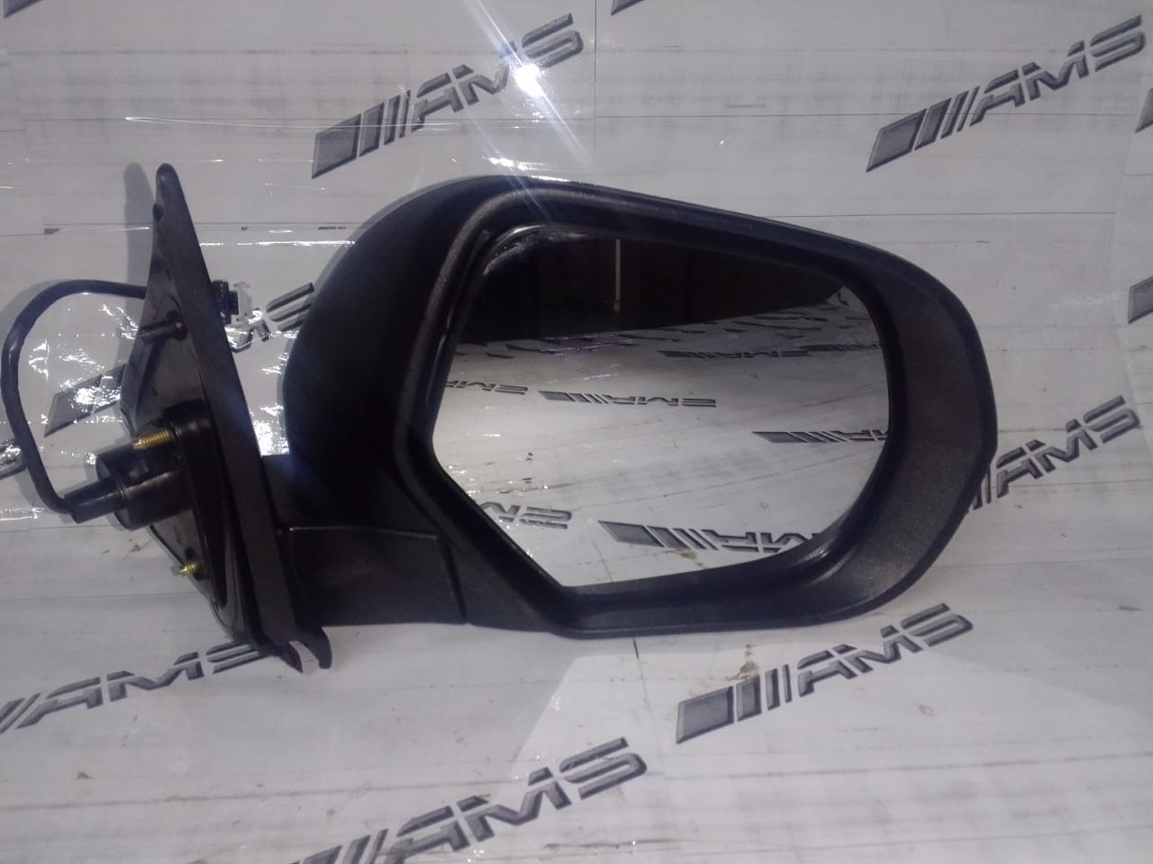 Mitsubishi Pajero Sport Side Mirror with Integrated Indicator - Private Seller Mitsubishi Pajero Sport Side Mirror with Integrated Indicator - Private Seller