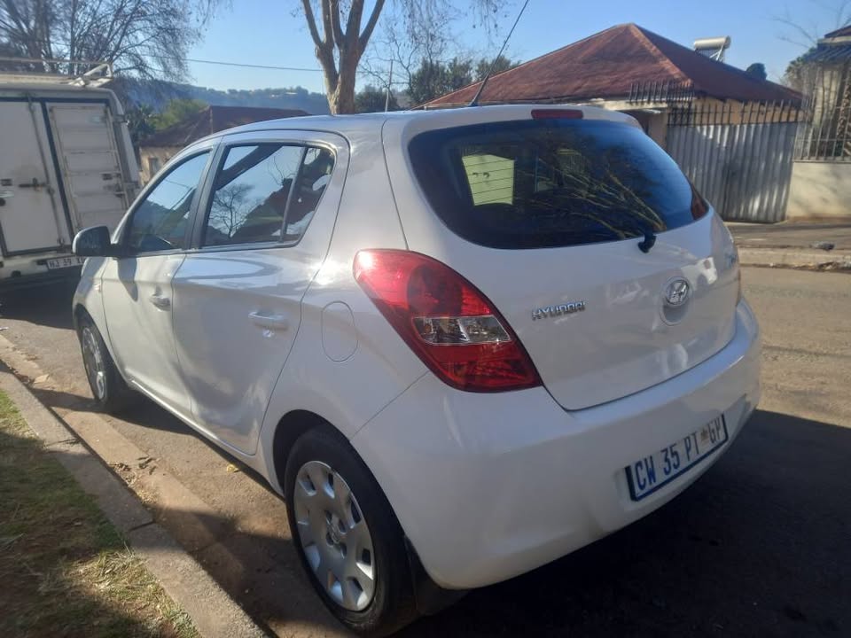 2011 Hyundai i20 1.4 Petrol, Manual, White, 83000kms,
