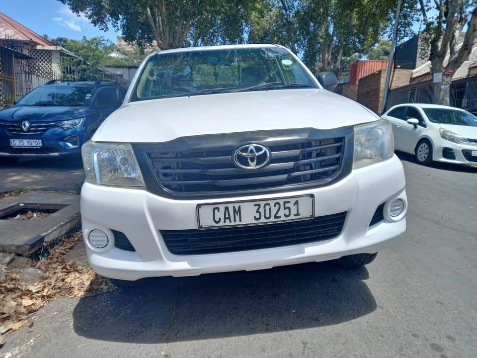 2014 TOYOTA HILUX SINGLE CAB 2.5 D4D DIESEL, MANUAL TRANSMISSION, WHITE COLOR, MILEAGE 105000KM