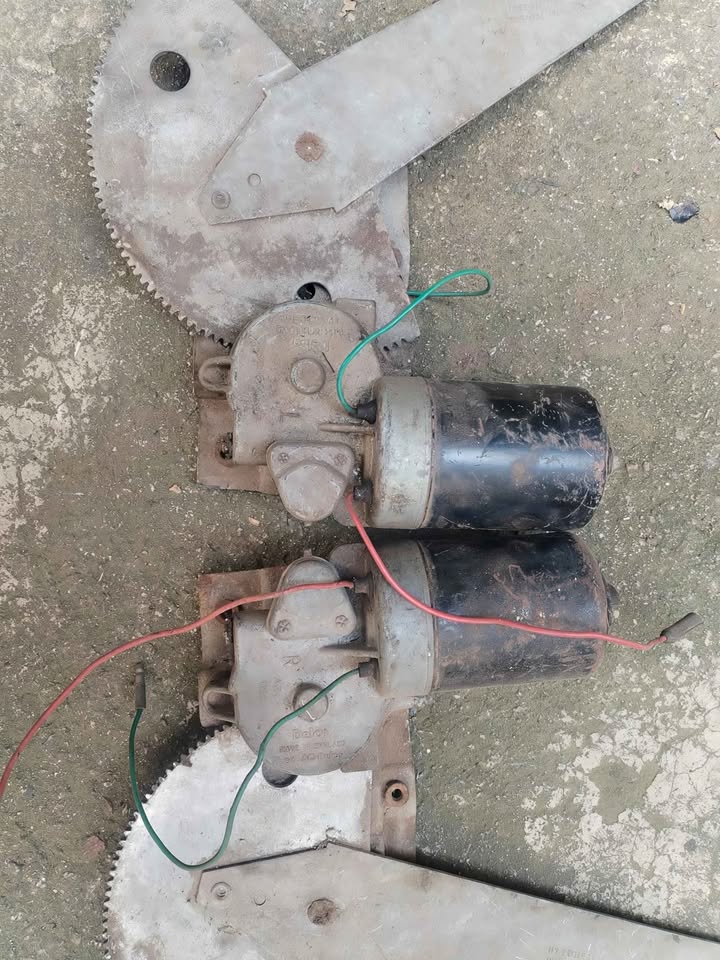 Jaguar xj6 series 2 and 3 window motors and switches - Private Seller Jaguar xj6 series 2 and 3 window motors and switches - Private Seller