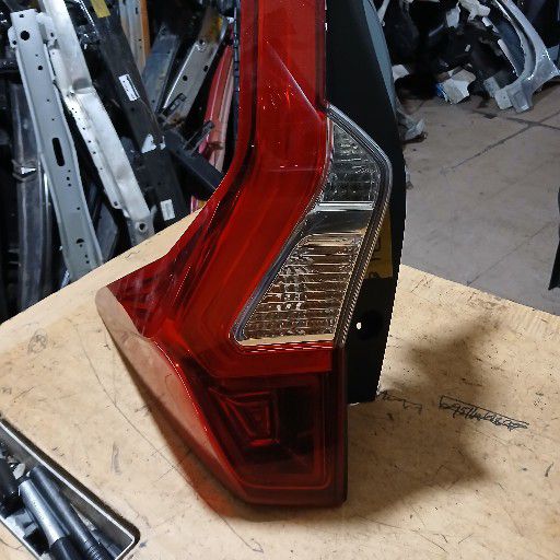 mitsubishi pajero sport taillight - Private Seller