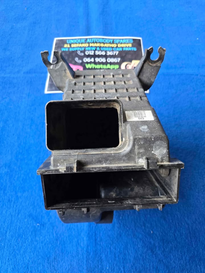 Kia Grand Sedona Air Filter Box - Private Seller Kia Grand Sedona Air Filter Box - Private Seller