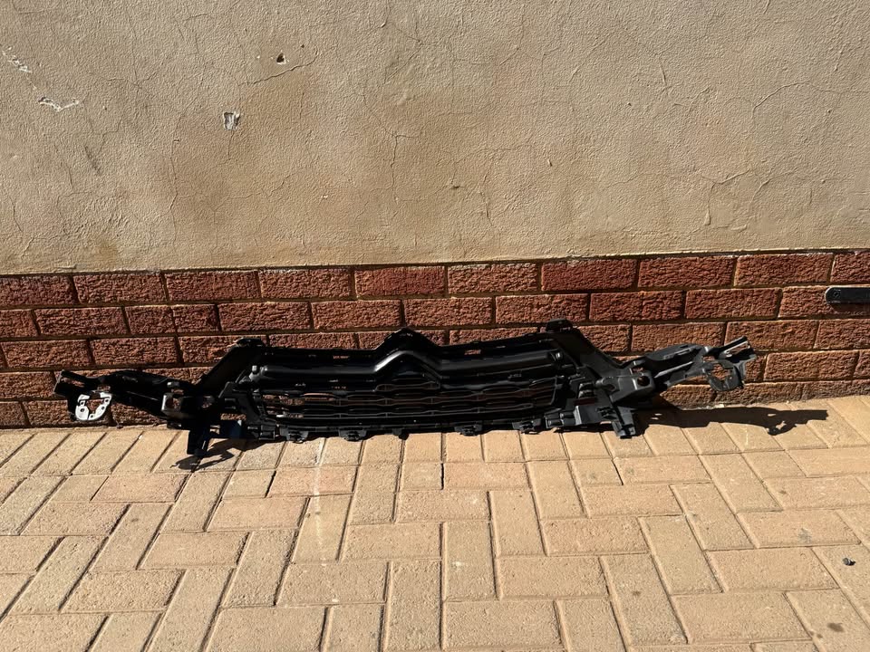 Citroen DS4 Main Front Bumper Grill - Private Seller