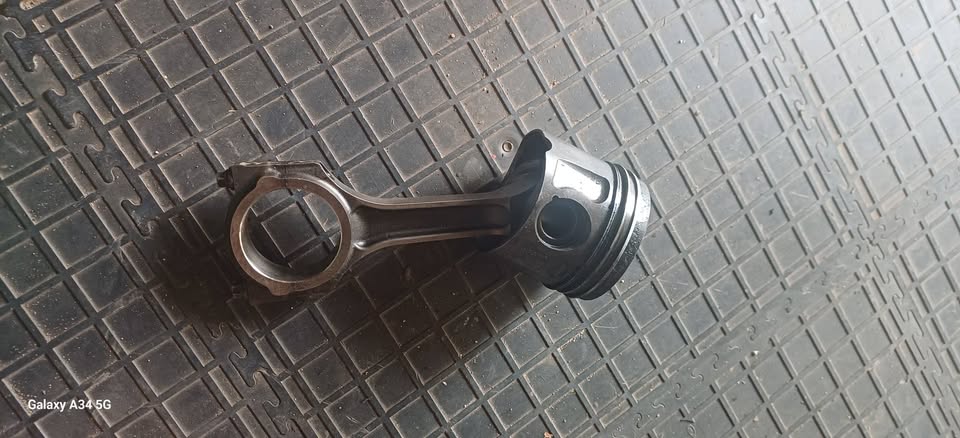 Ford ranger 2.2 piston - Private Seller