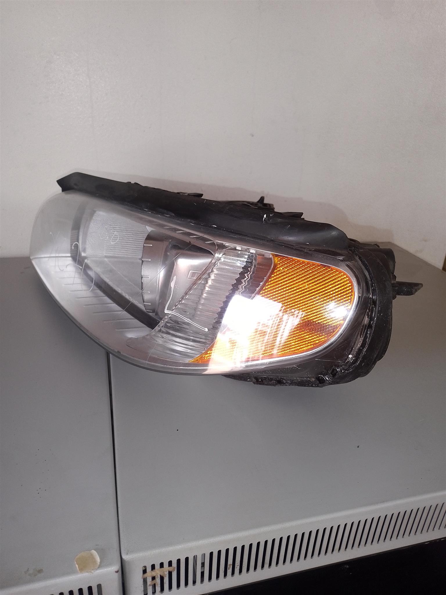 VOLVO XC70 2010 LEFT HEAD LIGHT FOR SALE (DELIVERY AVAILABLE NATION WIDE) - Private Seller VOLVO XC70 2010 LEFT HEAD LIGHT FOR SALE (DELIVERY AVAILABLE NATION WIDE) - Private Seller