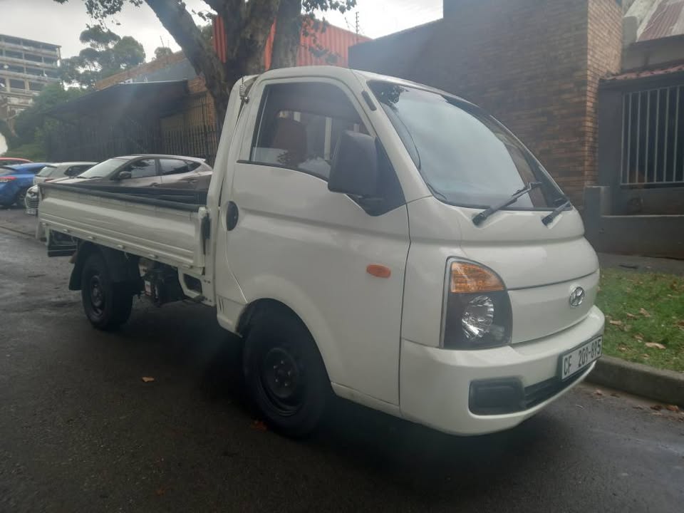 2006 HYUNDAI H100 BAKKIE DIESEL,White