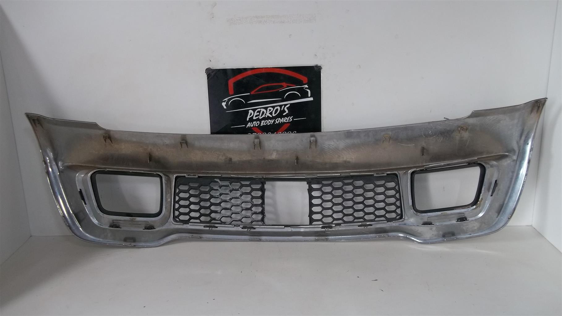 Jeep Grand Cherokee grille ('14-'16) - Private Seller Jeep Grand Cherokee grille ('14-'16) - Private Seller