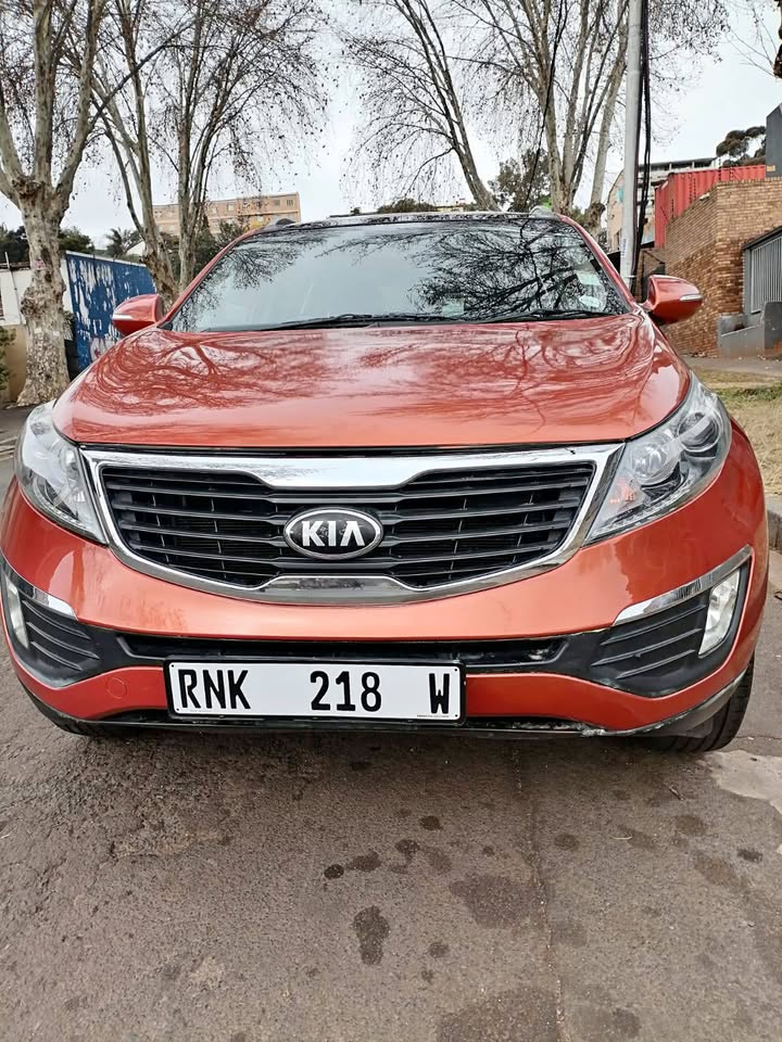 2012 KIA SPORTAGE 2.0 AUTOMATIC TRANSMISSION WITH LEATHER SEATS IN EXCELLENT CONDITION