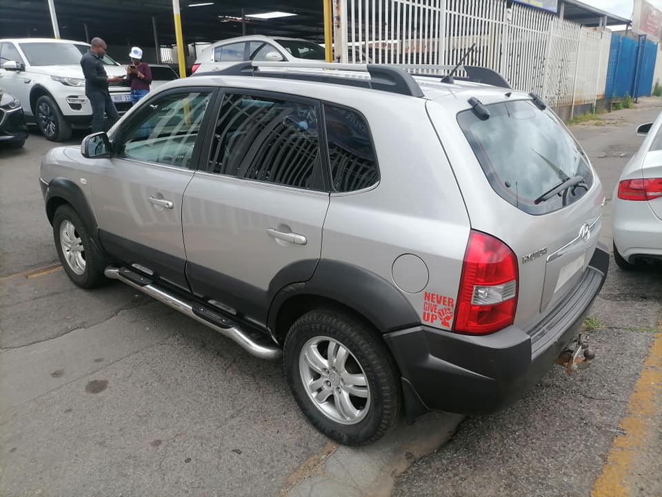 2006 Hyundai Tucson 2.0 SUV with a leather seat and Spare key