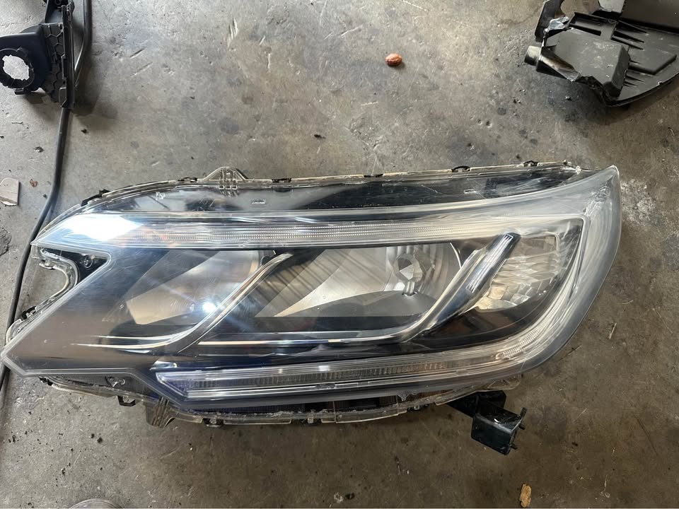 Honda Crv Left side headlight - Private Seller