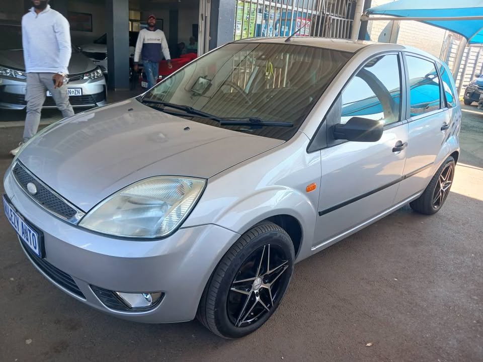 2005 FORD FIESTA 1.6 HATCHBACK Transmission: Manual Mileage: 75000KM Fueltype: Petrol Silver