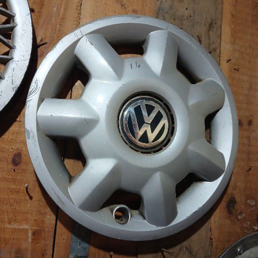 Golf GL, wheel cap - Private Seller Golf GL, wheel cap - Private Seller