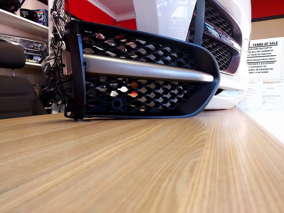 2020 JAGUAR F PACE SPORT FOG LIGHT COVER RIGHTSIDE FOR SALE IN GOOD CONDITION - Private Seller