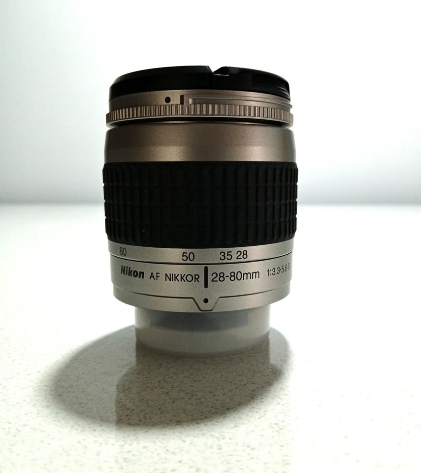 AF Nikkor 28-80mm F3.3 – 5.6 G lense. AF Nikkor 28-80mm F3.3 – 5.6 G lense.