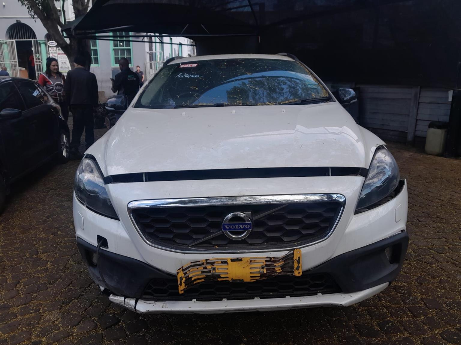 2014 Volvo V40 Used Front Bumper for sale - Private Seller 2014 Volvo V40 Used Front Bumper for sale - Private Seller