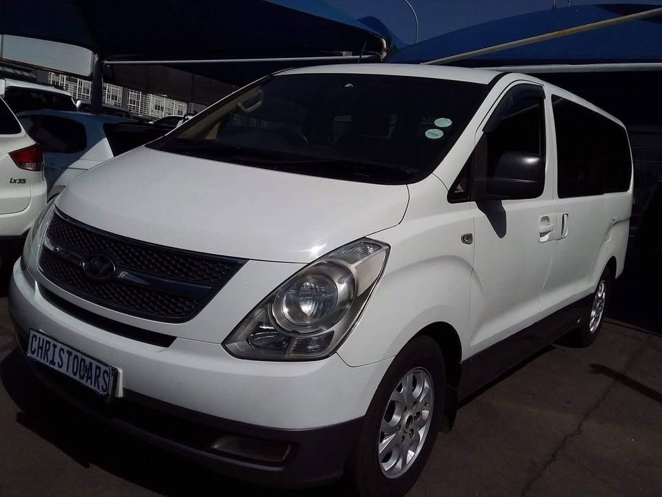 2010 Hyundai H-1 9-seater automatic 2010