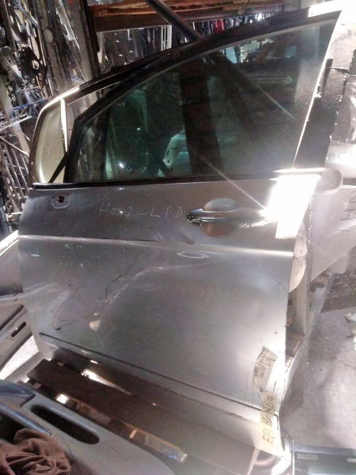 HONDA FRV LEFT FRONT DOOR - Private Seller HONDA FRV LEFT FRONT DOOR - Private Seller