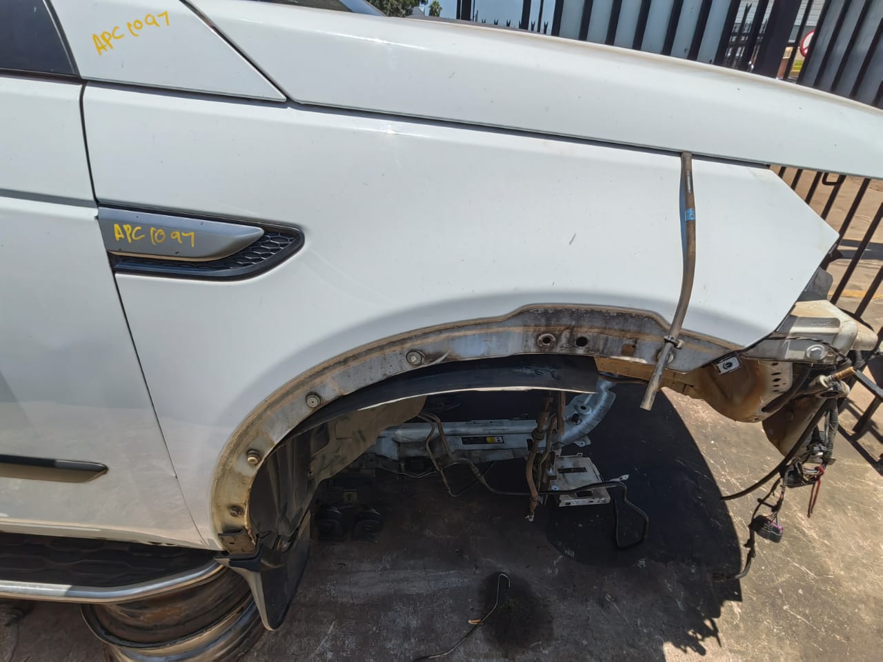 Land Rover Discovery Sport HSE 2015 fenders for sale - used