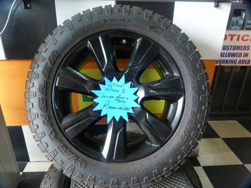 SET OF 19 INCH RIMS AND TYRES LAND ROVER DISCO 3, DISCO 4 - Private Seller