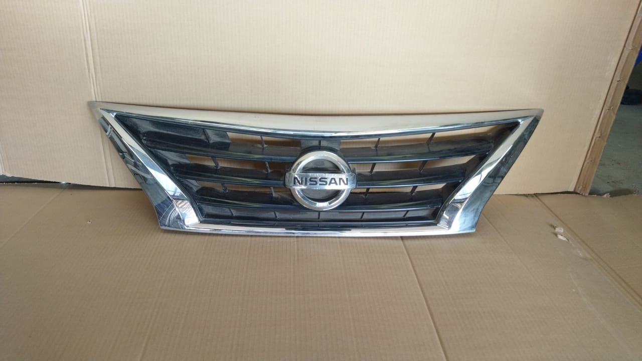 Nissan Sentra Main GRill - Private Seller