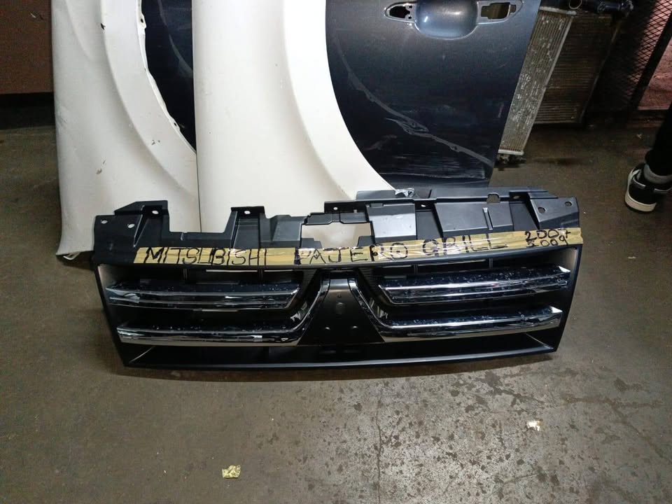 Mitsubishi Pajero grill 2007-2009 - Private Seller