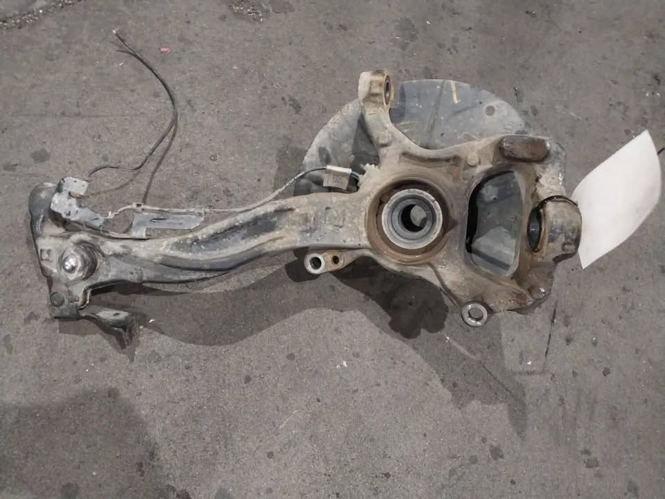 FORD RANGER MK STUB AXLE + HUB LEFT FRONT - Private Seller FORD RANGER MK STUB AXLE + HUB LEFT FRONT - Private Seller