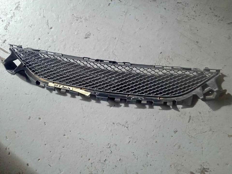 MERCEDES W205 AMG BUMPER GRILLE CENTRE