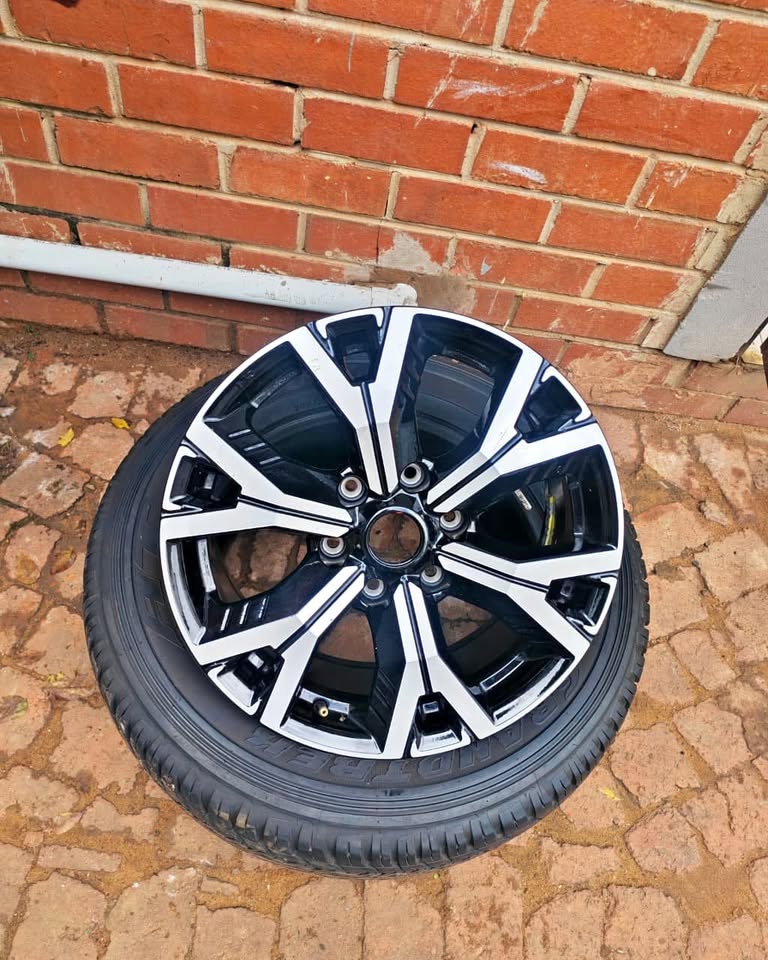 18'' ISUZU X-Rider/V-Cross original mag to use for spare - Private Seller 18'' ISUZU X-Rider/V-Cross original mag to use for spare - Private Seller