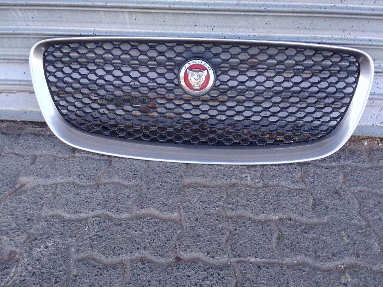 (2017-2021) JAGUAR SPORT FRONT GRILL FOR SALE - Private Seller (2017-2021) JAGUAR SPORT FRONT GRILL FOR SALE - Private Seller