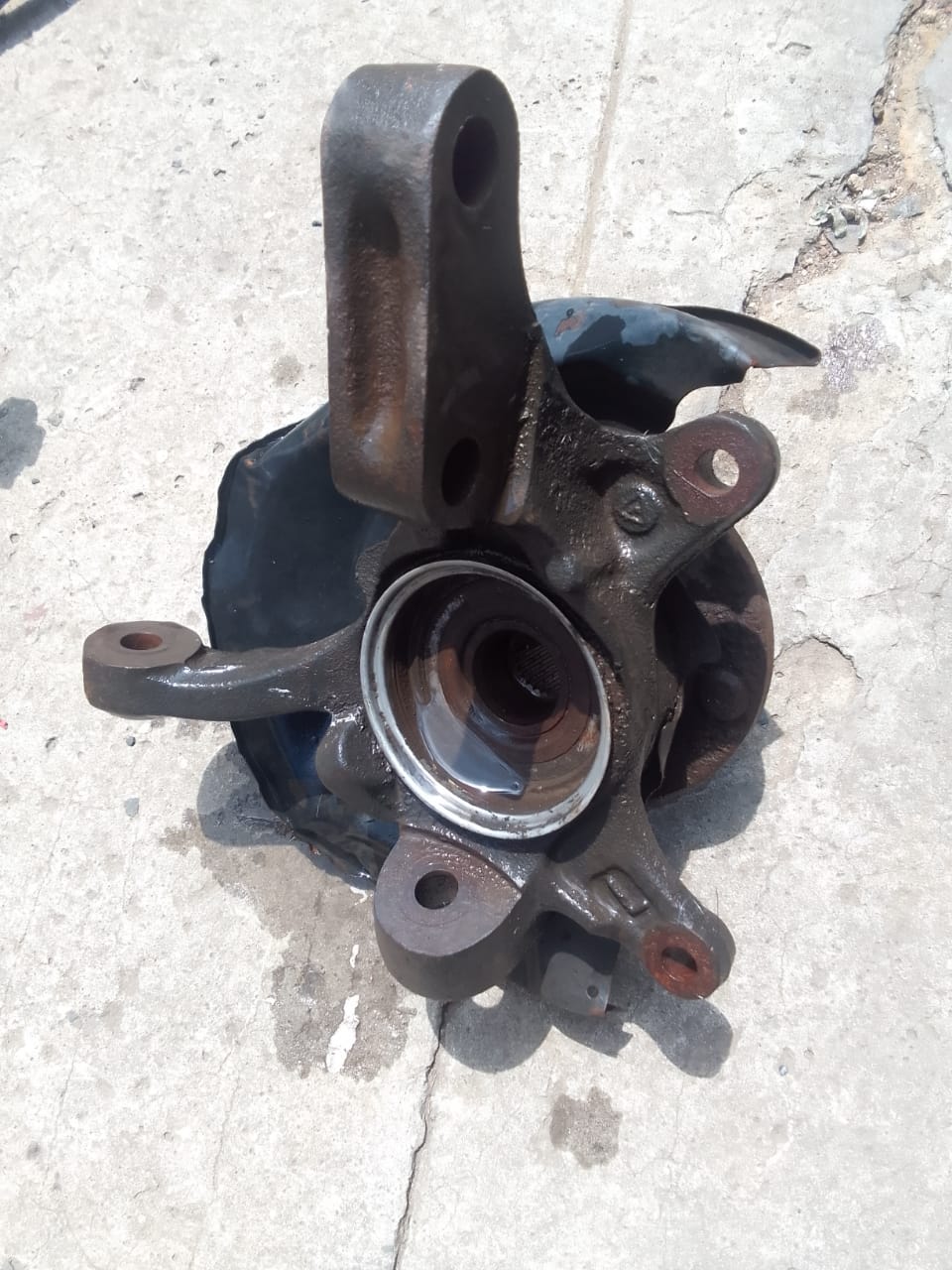 Camry steering knuckle and left front stub axle (1996). - Private Seller