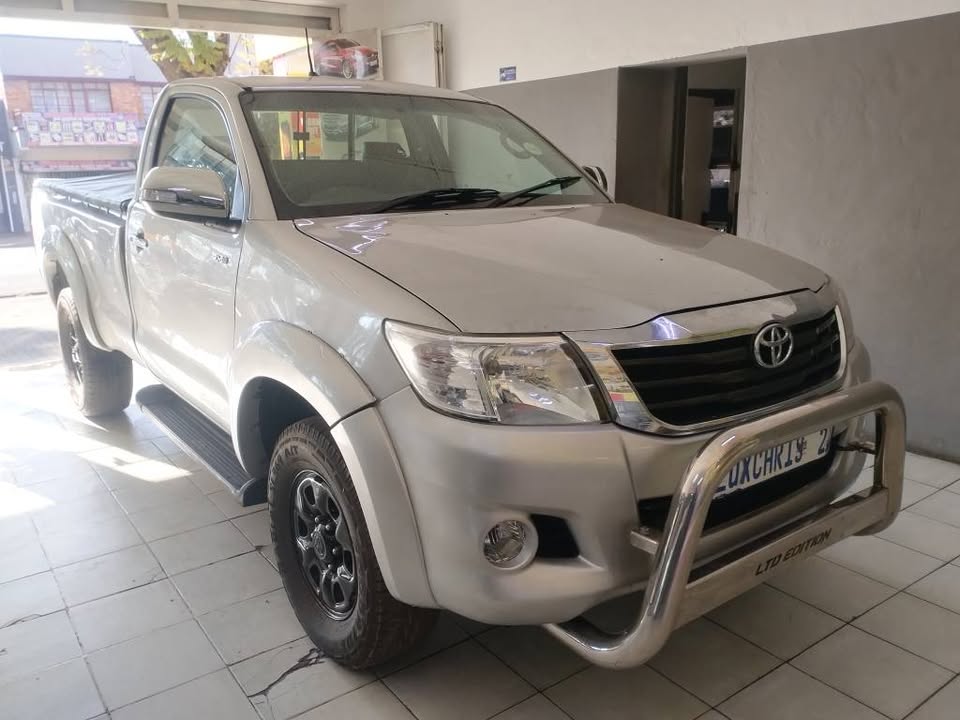 2011 TOYOTA HILUX 2.5D4D RAIDER SINGLE CAB MANUAL