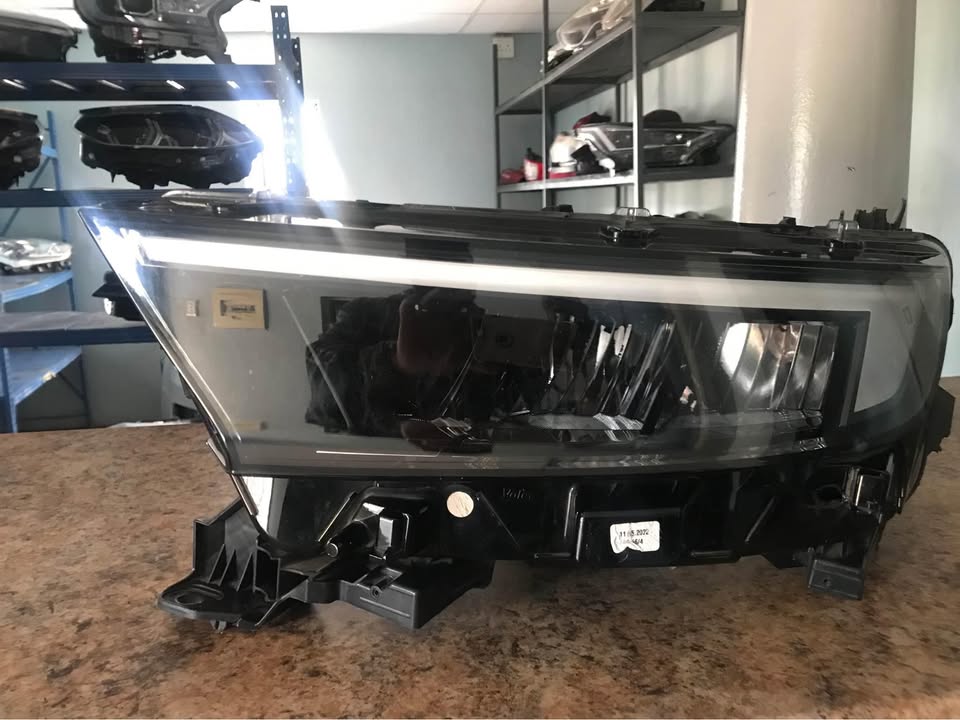 2021 Opel Mokka headlight left side - Private Seller