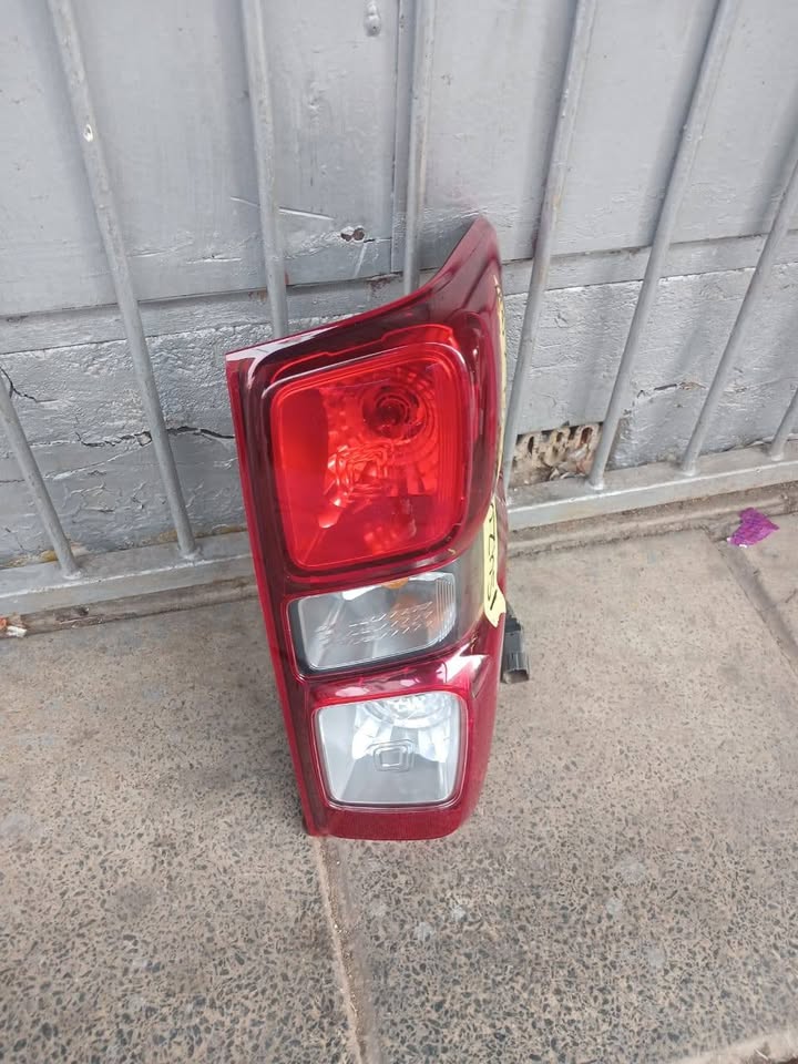 2022 Isuzu TAILLIGHTS Right for Sale - Private Seller 2022 Isuzu TAILLIGHTS Right for Sale - Private Seller