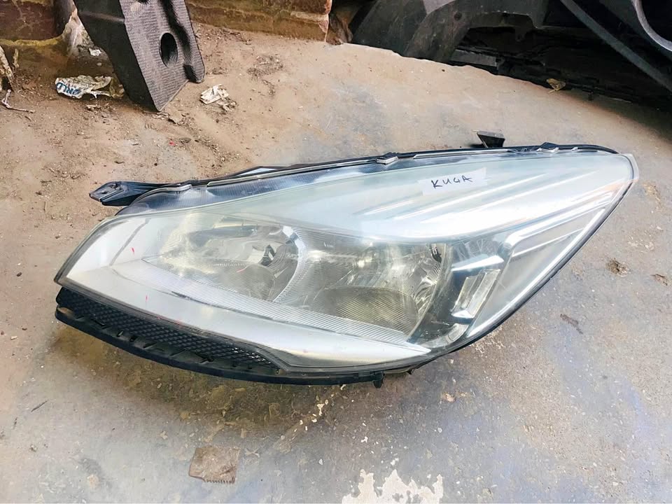 Ford Kuga headlight - Private Seller Ford Kuga headlight - Private Seller