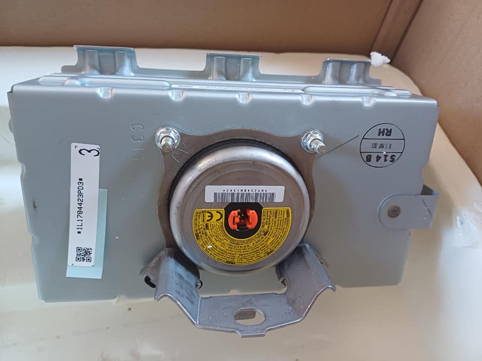Toyota Hilux/Fortuner Gd6 dashboard airbag - Private Seller