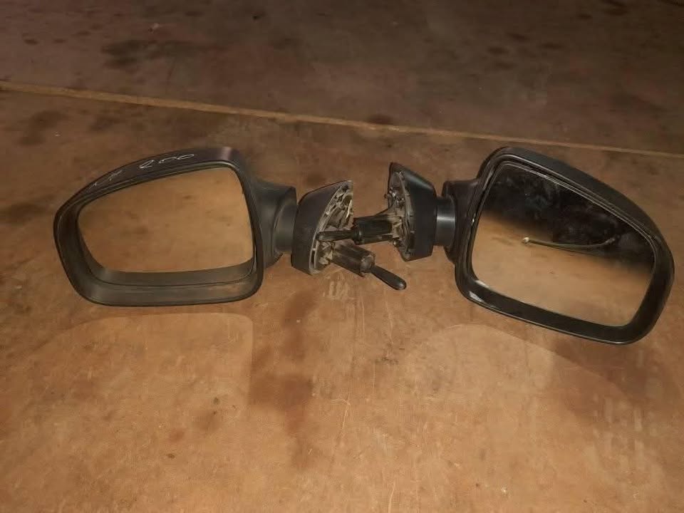 NISSAN NP200 SIDE MIRRORS - Private Seller
