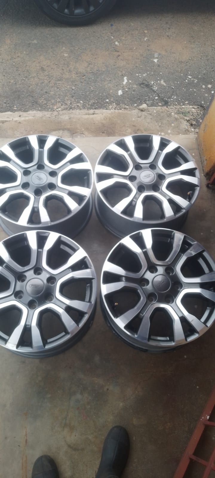 FORD RANGER Alloy Wheel 18" 265/60/18 - Private Seller