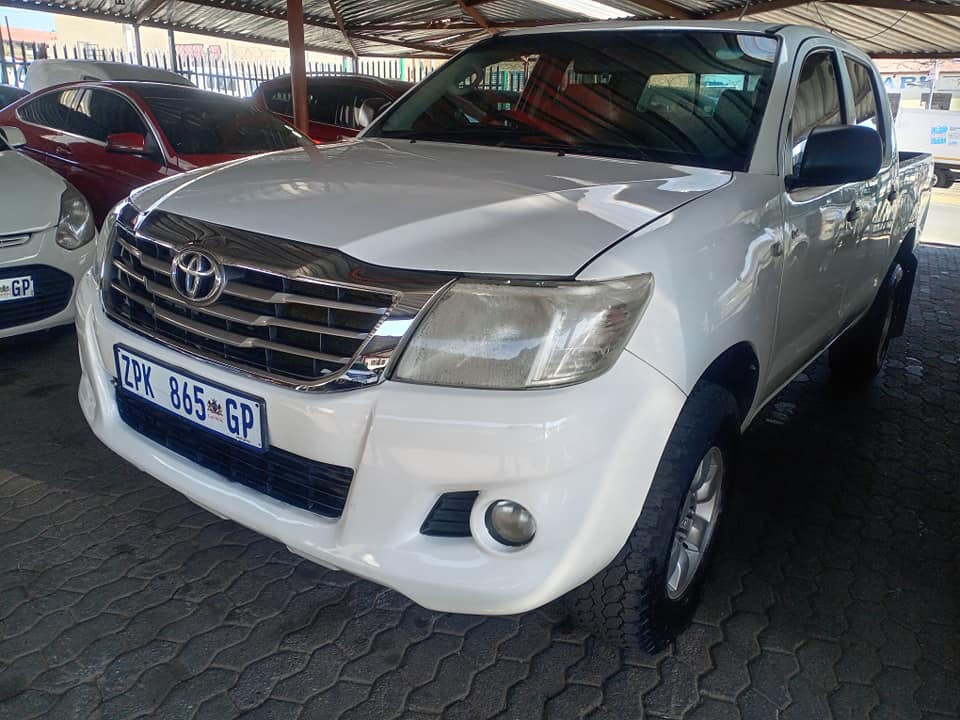 Toyota Hilux Double Cab 2.5ltr 4x4 2010 Manual with leather interior White in colour