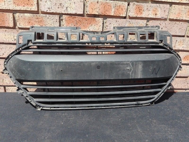 Hyundai Grand I10 main bumper grill - Private Seller Hyundai Grand I10 main bumper grill - Private Seller
