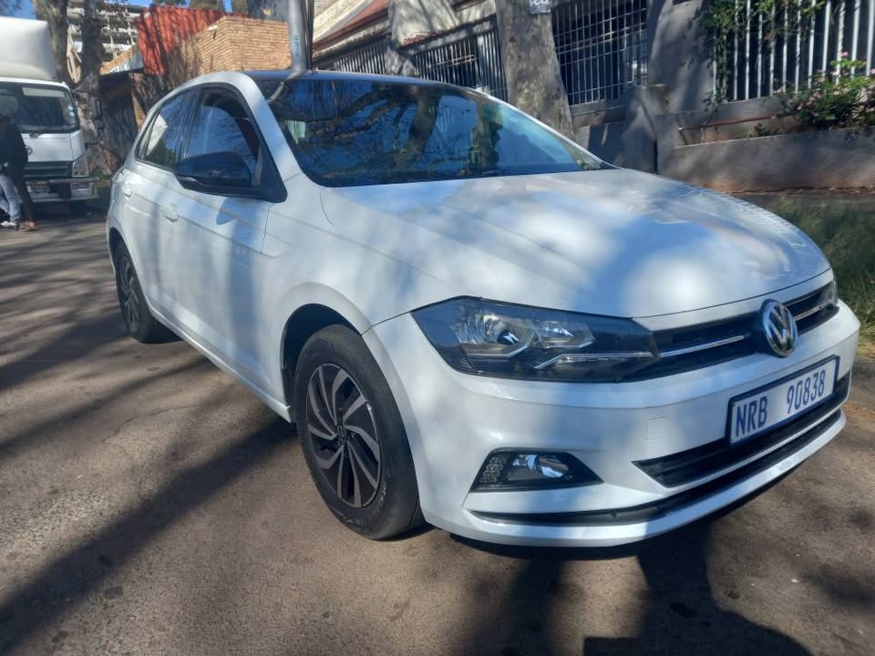 2018 VW Polo 8 1.0 Tsi Comfortline Petrol, Manual, White, 58000kms Full service history.