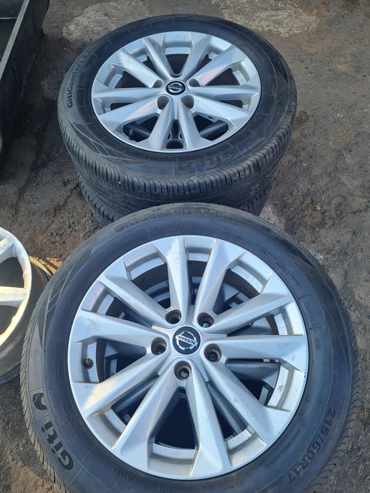 Nissan quashiqai/juke original alloy mags 17+tyres used still in good condition