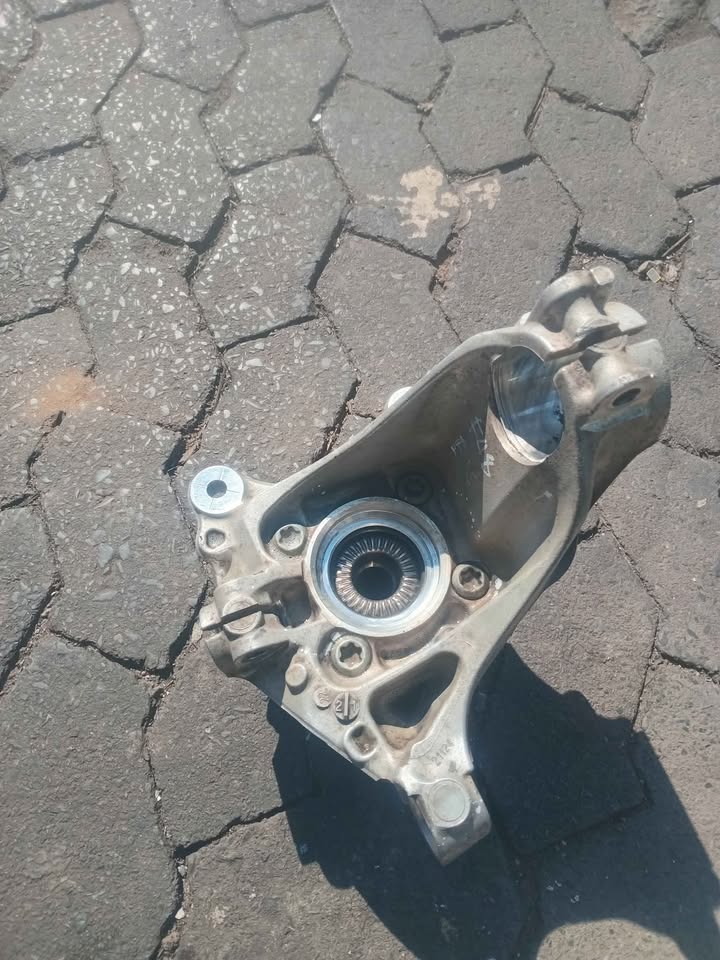 BMW X1 F48 Front Right Hand Spindle Knuckle 6876646 OEM - Private Seller BMW X1 F48 Front Right Hand Spindle Knuckle 6876646 OEM - Private Seller