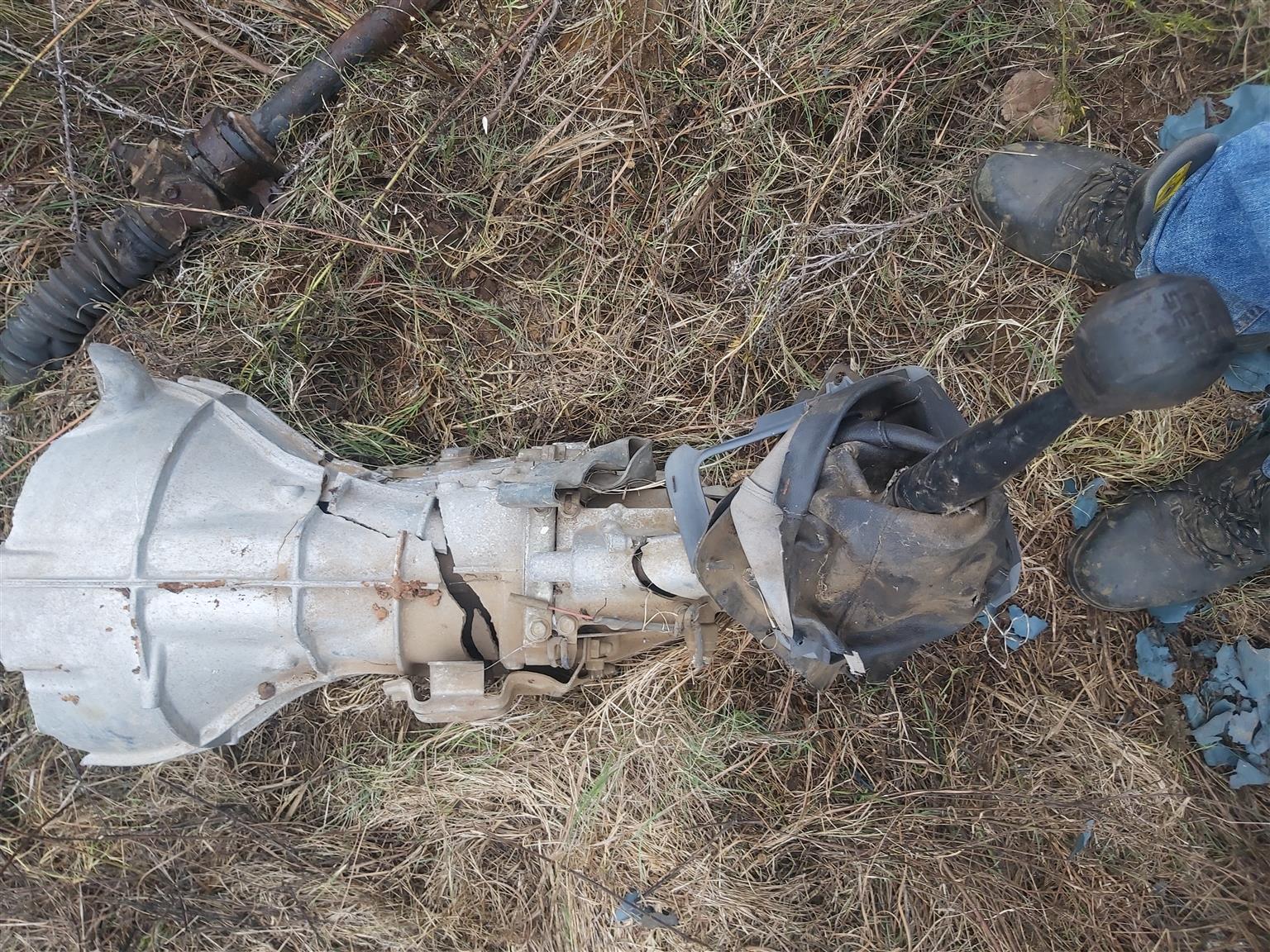 Isuzu 240 LE gearbox for parts - Private Seller