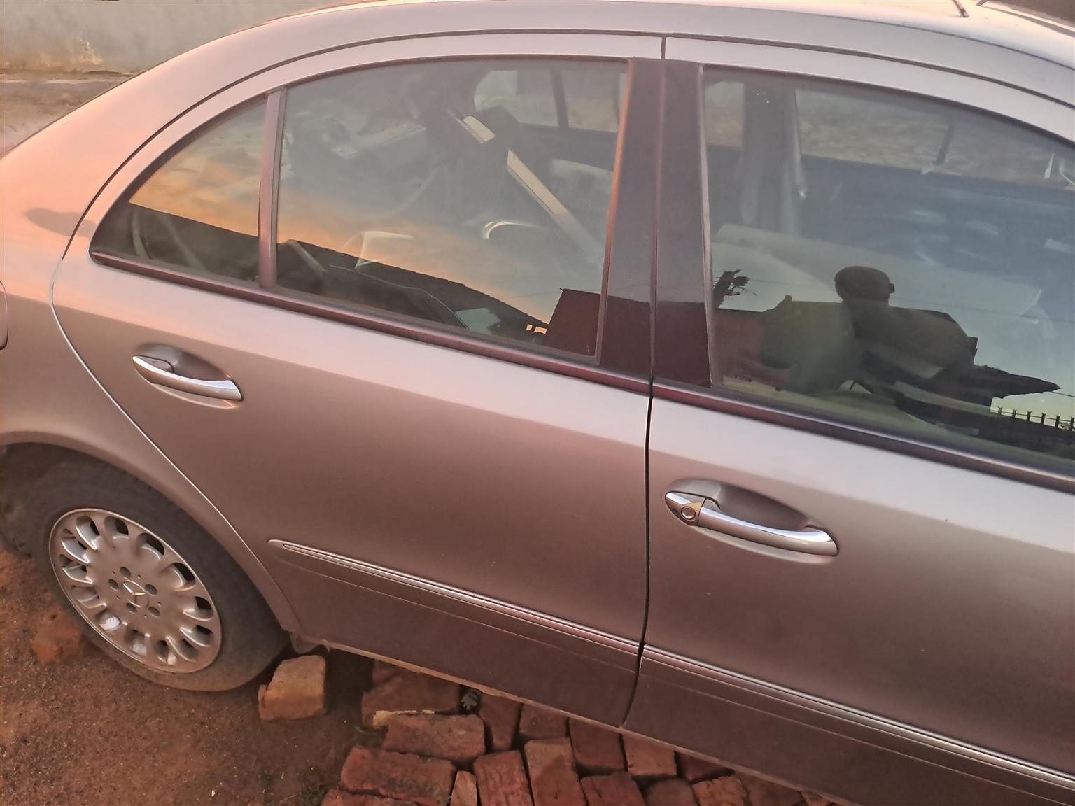 Mercedes Benz W211 Right side doors for Prefaced - Private Seller